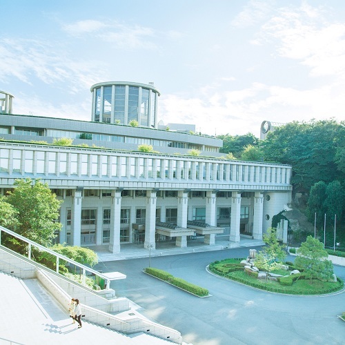 専修大学
