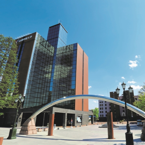 山梨学院大学