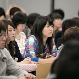 早稲田大学
