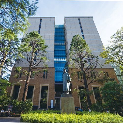 早稲田大学