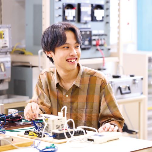 日本電子専門学校3
