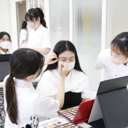 国際理容美容専門学校