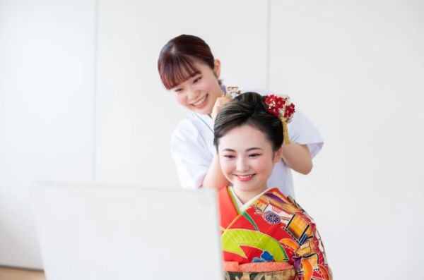 ハリウッド美容専門大学校