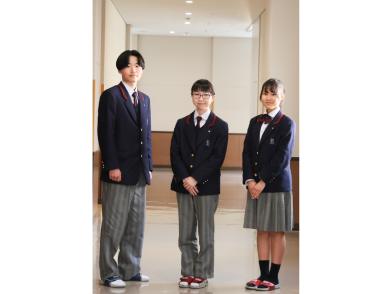 智辯学園高等学校の制服