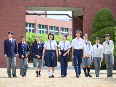 智辯学園和歌山高等学校の制服