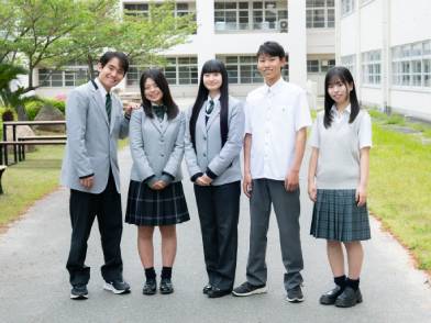 下関国際高等学校の制服