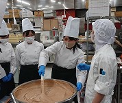 福岡県　福岡農業高校　食品科学科梅研究班のみなさん3
