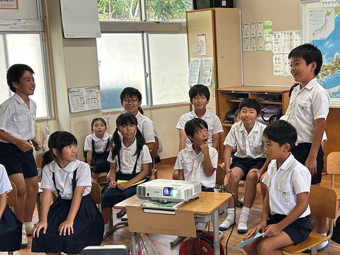 鹿児島県 龍郷町立龍郷(たつごう)小学校 児童のみなさん3