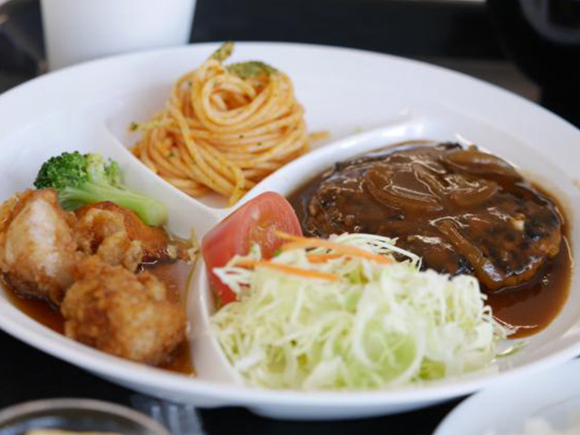 共愛学園前橋国際大学の学食