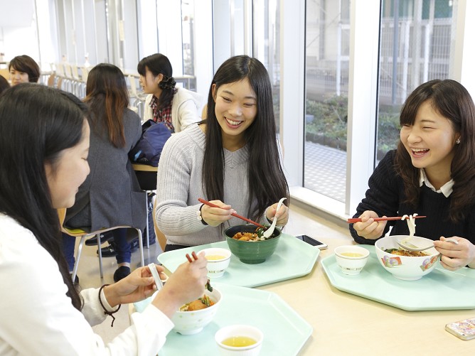 日本獣医生命科学大学の学食