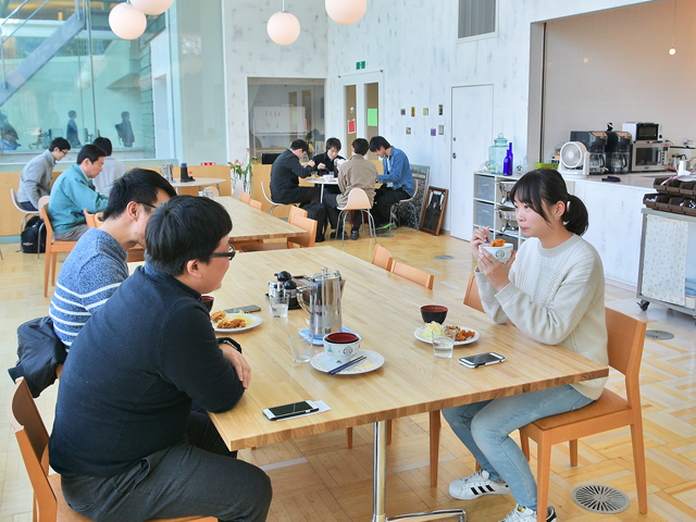 日本工業大学の学食