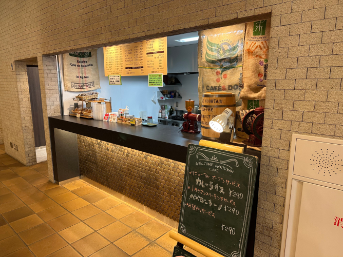 佛教大学の学食