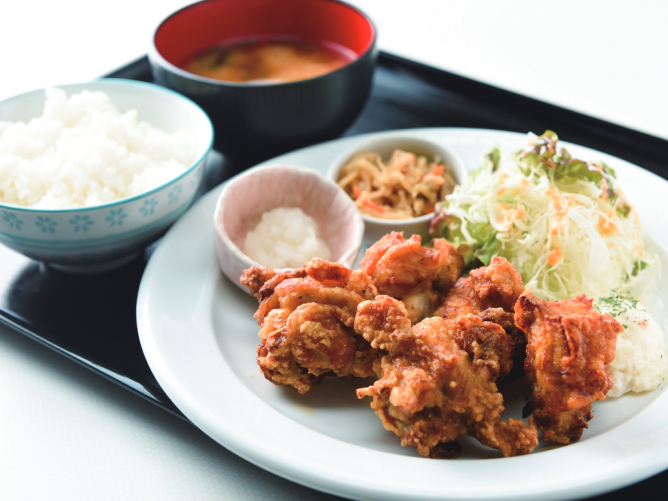 佛教大学の学食