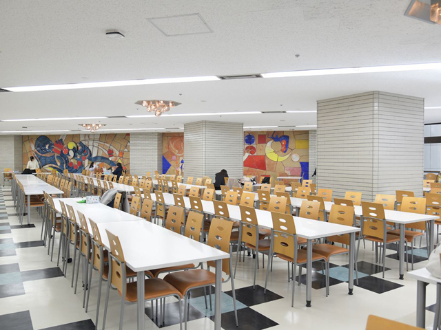 聖徳大学の学食