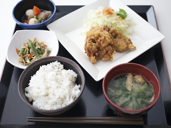 中村学園大学短期大学部の学食