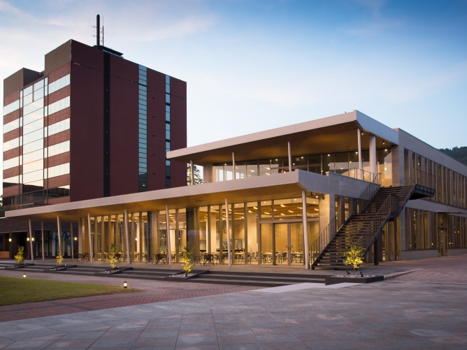 山梨学院大学の学食