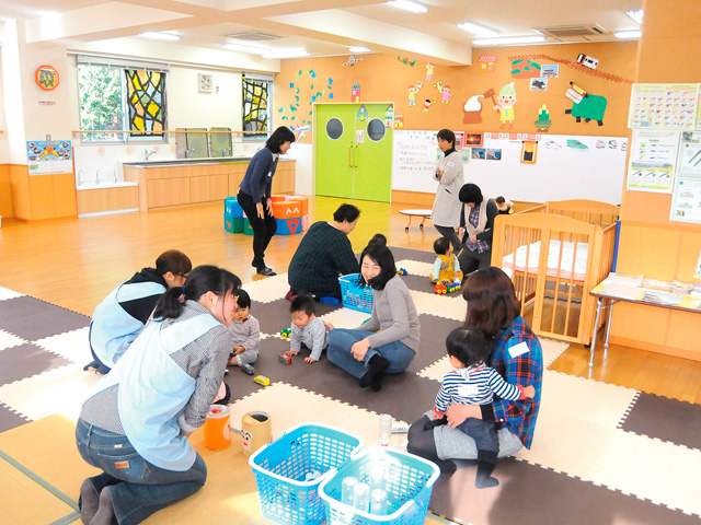 地域の子育て支援である「おやこひろば たかたん」を実施しており、たくさんの人たちと子育てについて学べる場となっています。
