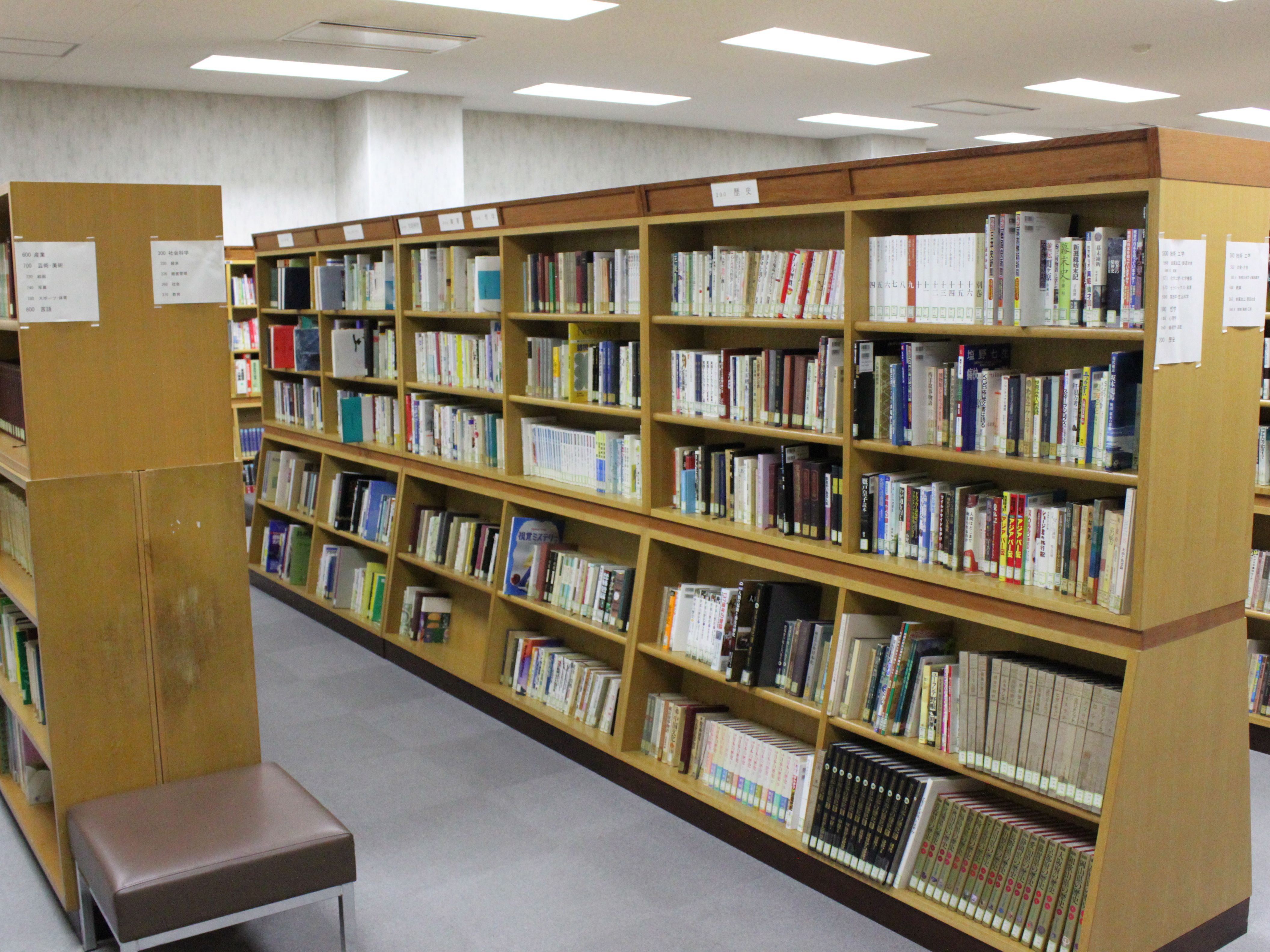 産業技術短期大学の図書館