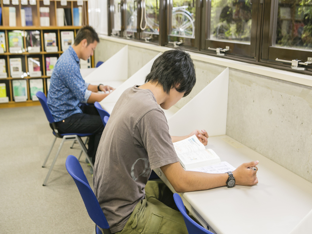 大阪物療大学の図書館