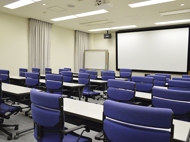 日本国際学園大学の図書館