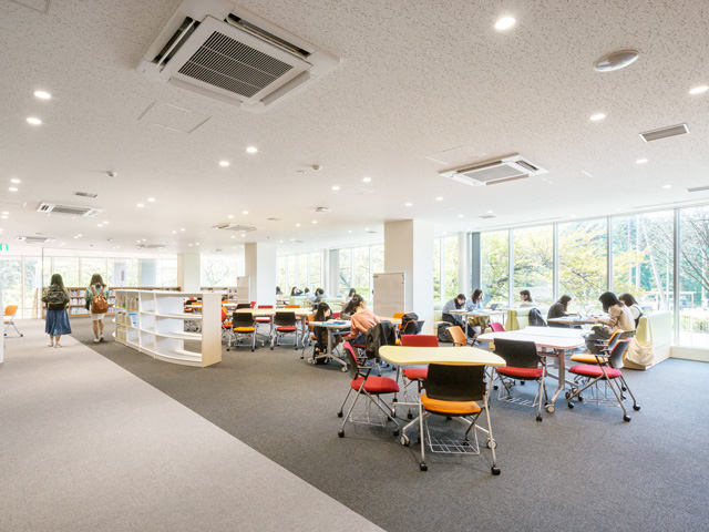 新潟青陵大学の図書館