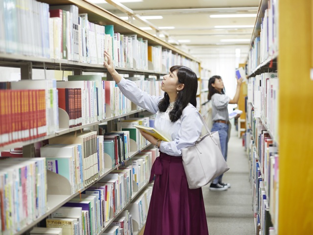 園田学園大学の図書館