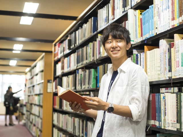 中村学園大学の図書館