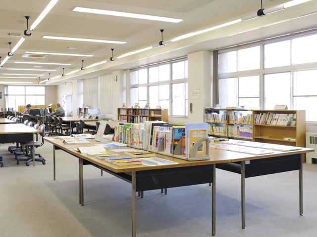 八戸工業大学の図書館