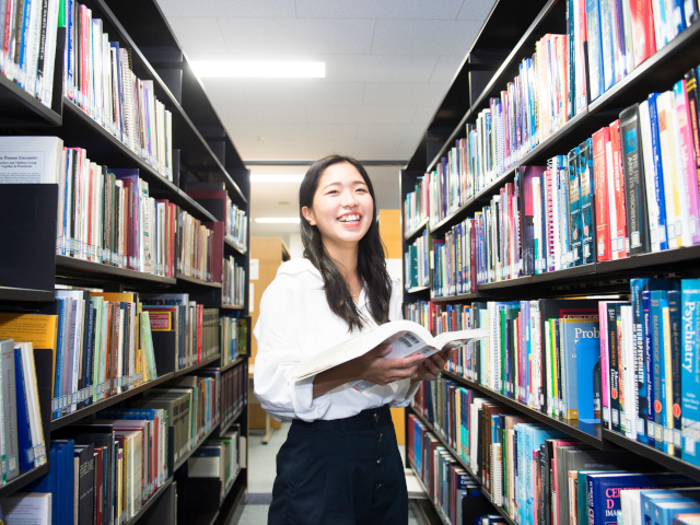 星城大学の図書館