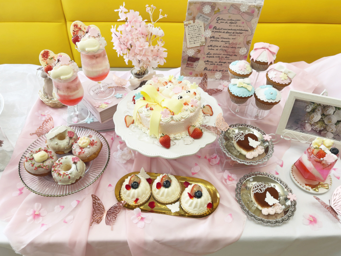「卒業作品展（2年生）」製菓作品
