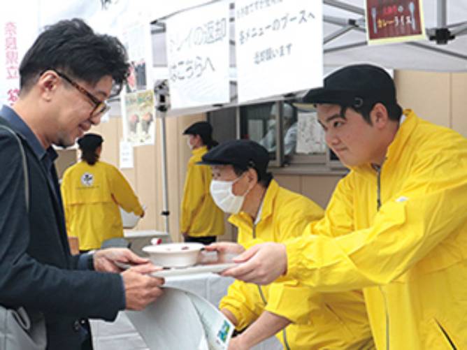 NAFIC祭:学生が心をこめて作った料理を販売します。