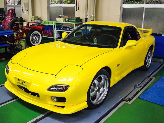 【RX-7FD】一級自動車工学科と車体整備工学科でレストアされて生まれ変わったRX-7FD。学生にも人気の実習者です。