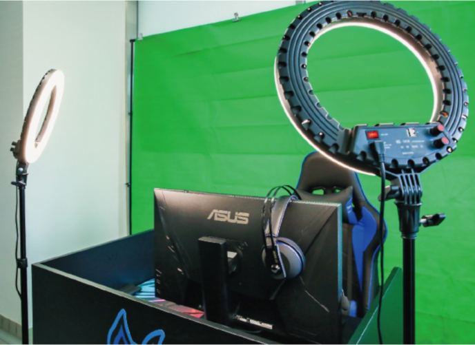 YouTube Streaming Room＜岡山駅西口キャンパス＞