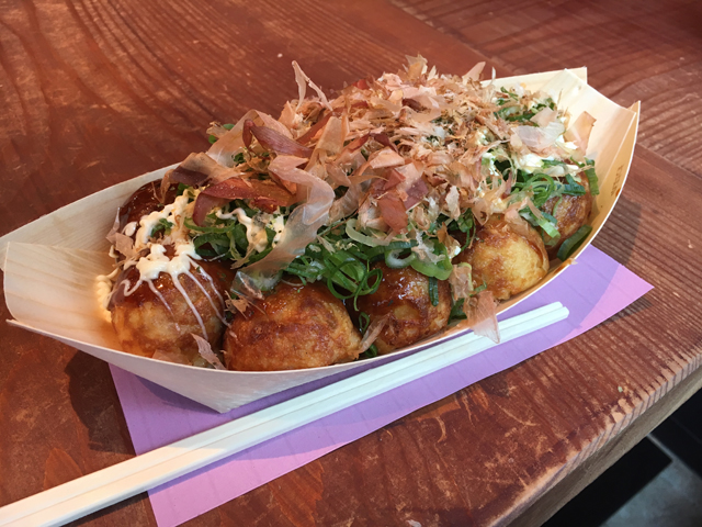 名物料理や人気店で食べ歩き！