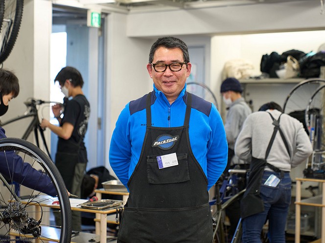 メンテナンスカリキュラム担当・竹内正昭先生：『BIKE＆HIKE』代表。大学の競技部や世界選手権チームのメカニックとして世界で活躍。