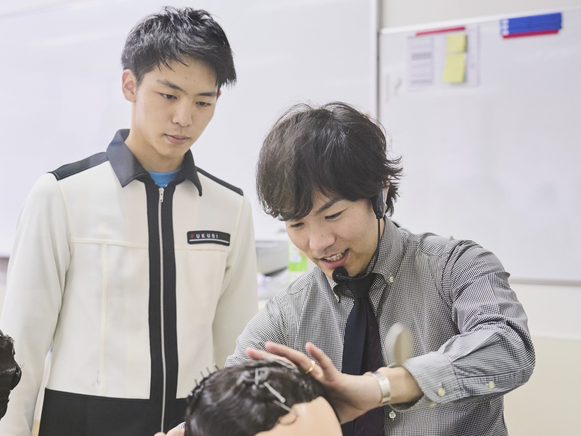【教員】松尾先生。「技術は回数＋追求」がモットー。ライバルを見つけ、負けないように努力してください。