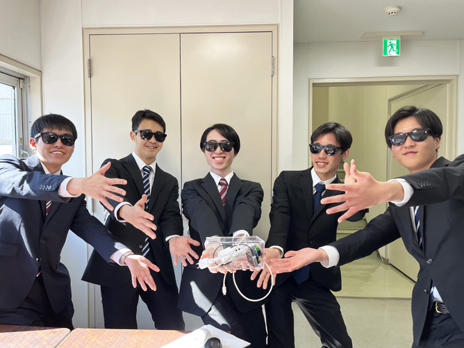 自分たちでテーマを決めて作成
