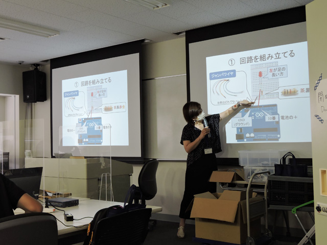 情報工学課程　体験学習「コンピュータのしくみ～ マイコンでプログラミング体験～」4