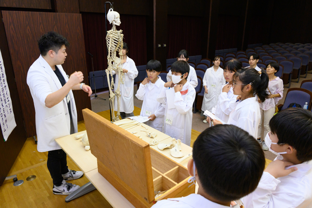 ひらめき☆ときめきサイエンス－金沢医科大学プログラム－
「からだを透かして見てみよう　－透明人間できるかな？－2025」2