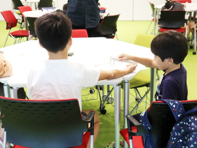 小中学生のための心理学体験講座
ふれて学ぼう！“こころ”のフシギ4